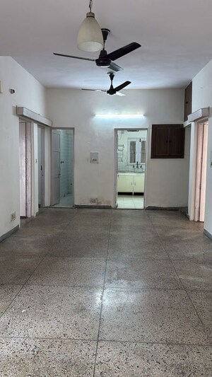 Room in 3 BHK Apartment at Alaknanda – for Rent