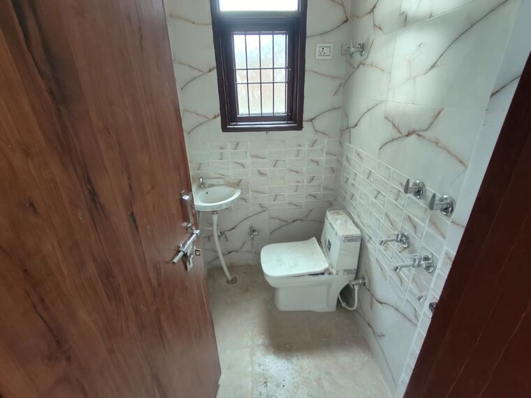 Bathroom, mayur vihar 2.5 Bedroom 800 Sq.Ft. Builder Floor In Mayur Vihar Delhi 10138462
