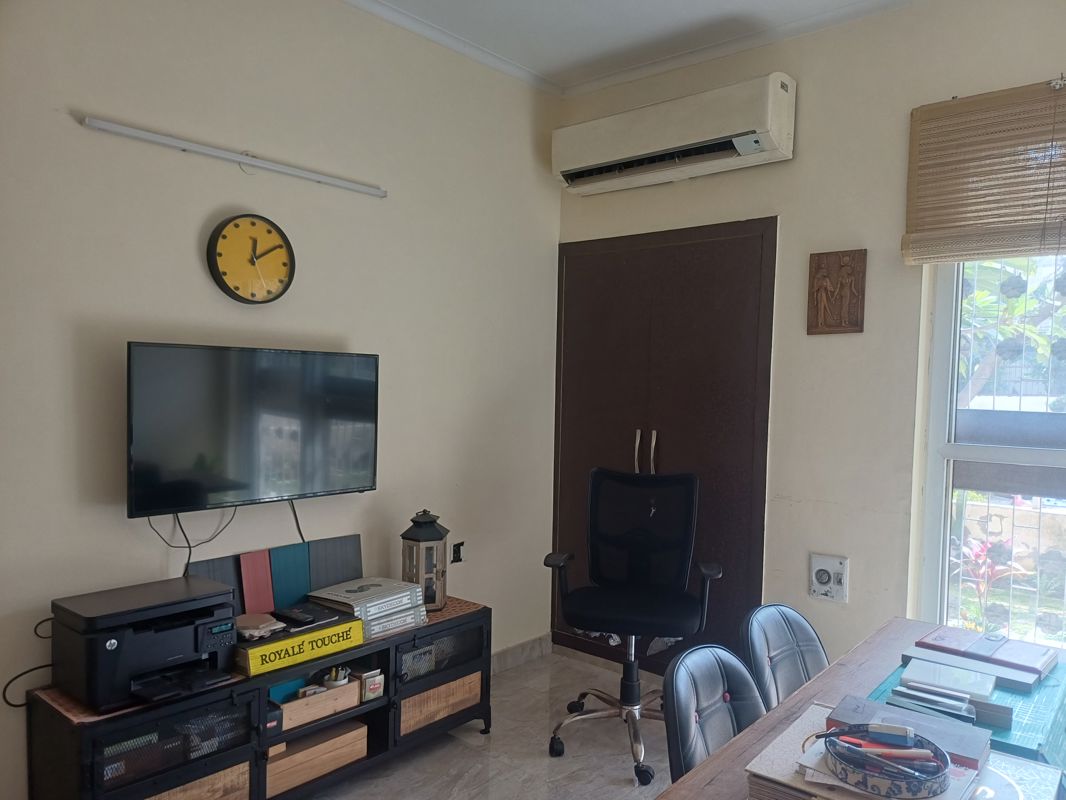 3 BHK + Pooja Room,Extra Room Builder Floor For Rent in Orchid Island