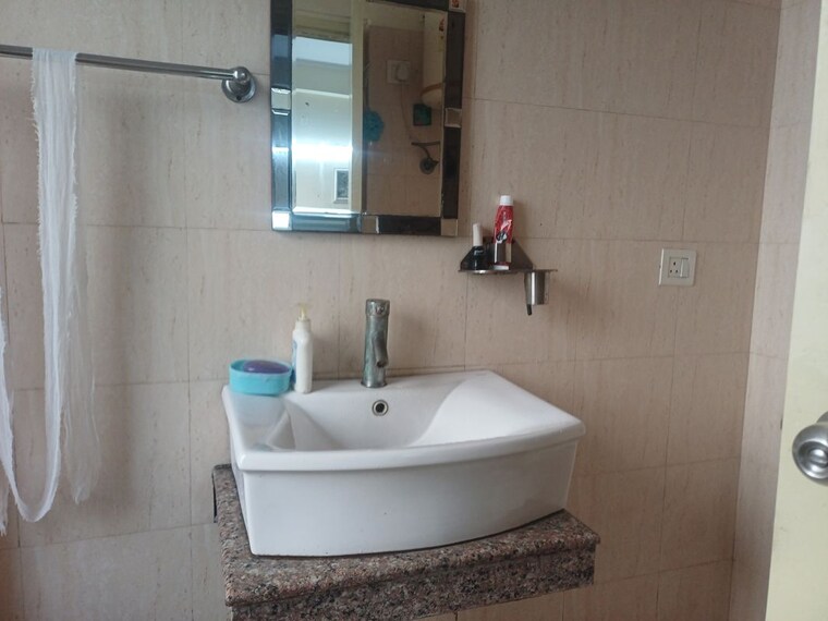 Bathroom, orchid-island 3 Bedroom 1560 Sq.Ft. Builder Floor In Sector 51 Gurgaon 10138477