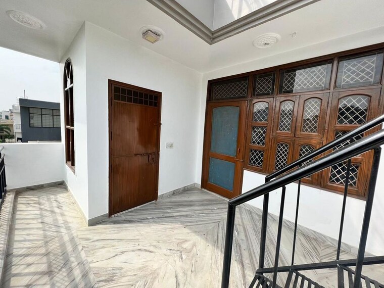 Bedroom, sector 23 1.5 Bedroom 600 Sq.Ft. Villa In Sector 23 Gurgaon 10138478