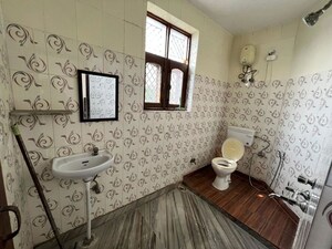 Bathroom in 1.5 BHK Villa at Sector 23 – for Rent