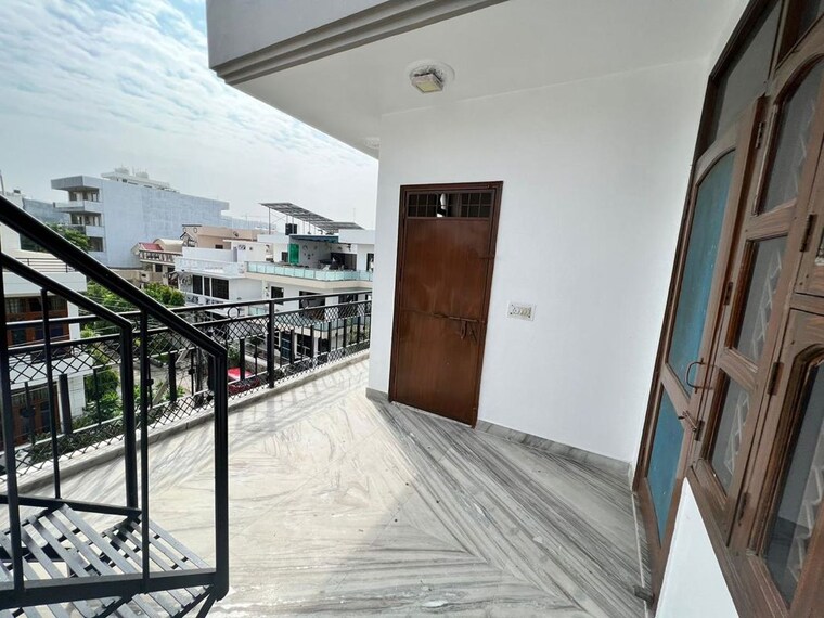 Bedroom, sector 23 1.5 Bedroom 600 Sq.Ft. Villa In Sector 23 Gurgaon 10138478