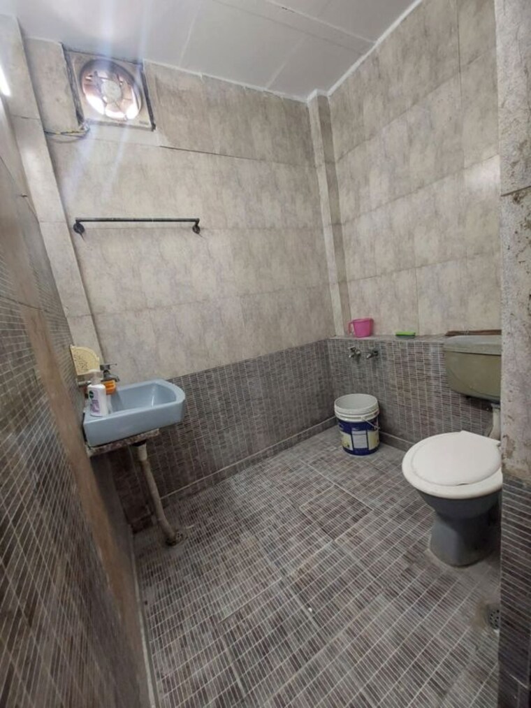 Bathroom, malviya nagar 1 RK 55 Sq.Yd. Independent House In Malviya Nagar Delhi 10138483