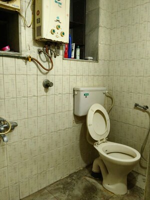 Bathroom in 1 BHK Apartment at Santacruz East – for Rent