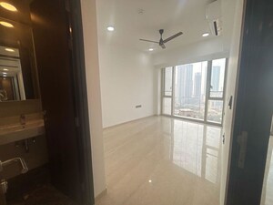 Room in 3 BHK Apartment at Lodha The Park, Worli – for Rent
