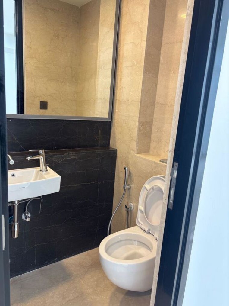 Bathroom, lodha-the-park 3 Bedroom 1350 Sq.Ft. Apartment In Worli Mumbai 10138473