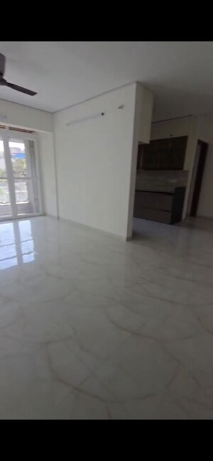 Room in 3 BHK Apartment at Shri Senapati Bapat CHS, Senapati Bapat Road – for Rent