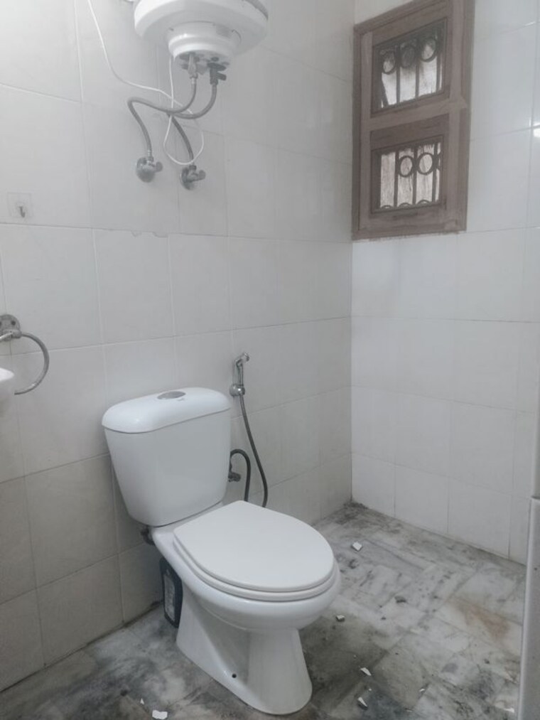 Bathroom, vasant kunj 3 Bedroom 1800 Sq.Ft. Apartment In Vasant Kunj Delhi 10138557