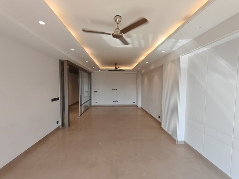 Room, greater kailash ii 4 Bedroom 460 Sq.Yd. Builder Floor In Greater Kailash ii Delhi 10138562