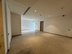 Room in 4 BHK Apartment at Rustomjee Crown, Prabhadevi – for Rent