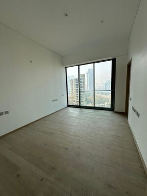 Room in 4 BHK Apartment at Rustomjee Crown, Prabhadevi – for Rent