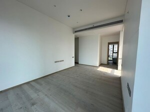 Room in 4 BHK Apartment at Rustomjee Crown, Prabhadevi – for Rent