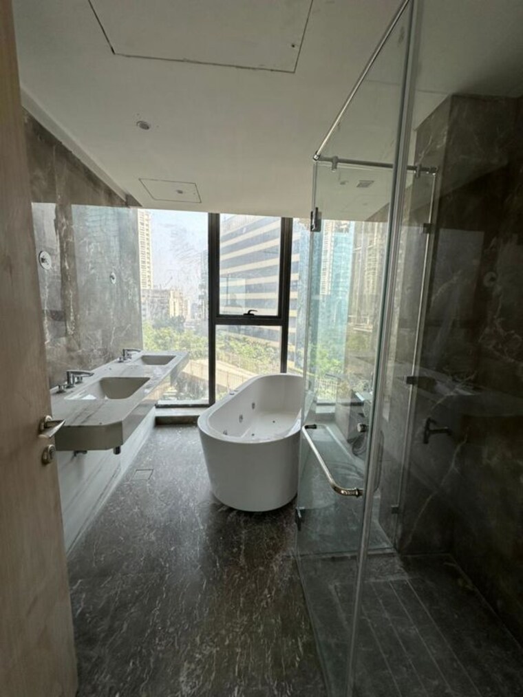 Bathroom, rustomjee-crown 4 Bedroom 2100 Sq.Ft. Apartment In Prabhadevi Mumbai 10138552