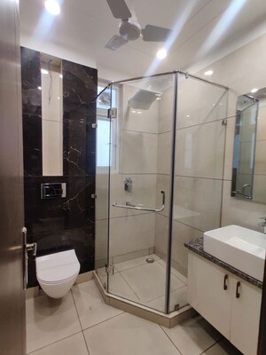 Master Bedroom in Studio Apartment at DLF Oakwood Estate, Dlf Phase ii – for Rent