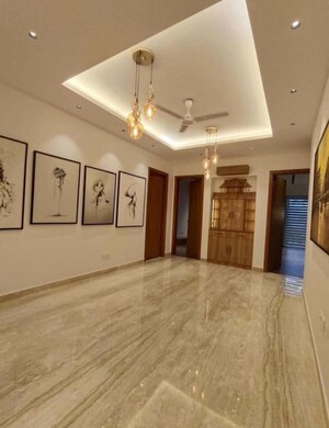 Room in Studio Apartment at DLF Oakwood Estate, Dlf Phase ii – for Rent