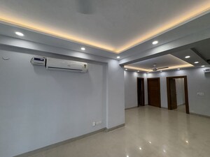 Room in 3 BHK Apartment at Ireo Skyon, Sector 60 – for Rent