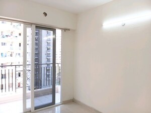 Room in 3 BHK Apartment at ILD Greens, Sector 37c – for Rent