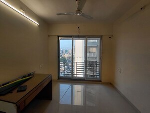 Room in 2 BHK Apartment at Solitaire Star, Malad West – for Rent
