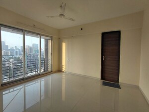 Room in 2 BHK Apartment at Solitaire Star, Malad West – for Rent