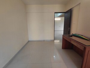 Room in 2 BHK Apartment at Solitaire Star, Malad West – for Rent