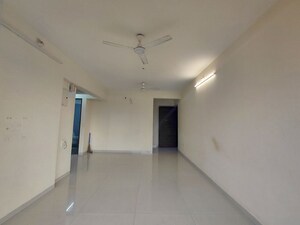 Room in 2 BHK Apartment at Solitaire Star, Malad West – for Rent