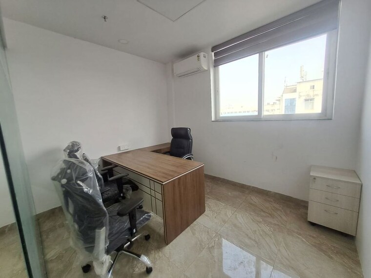 Living Room, sector 63 Commercial Office Space 1200 Sq.Ft. In Sector 63 Noida 10138762