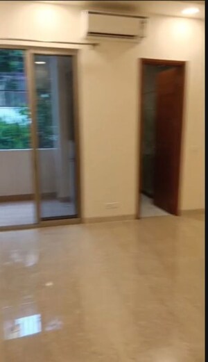 Room in 3 BHK Builder Floor at Chittaranjan Park – for Rent