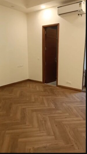 Room in 3 BHK Builder Floor at Chittaranjan Park – for Rent