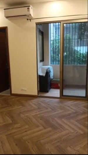 Room in 3 BHK Builder Floor at Chittaranjan Park – for Rent