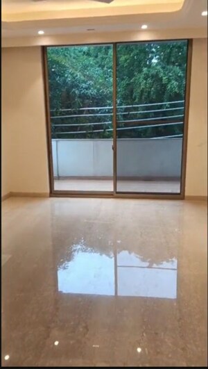 Room in 3 BHK Builder Floor at Chittaranjan Park – for Rent