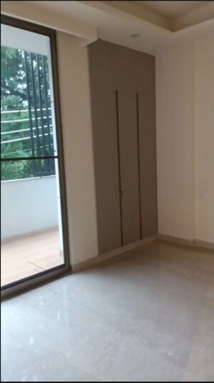 Room in 3 BHK Builder Floor at Chittaranjan Park – for Rent