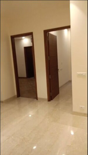 Room in 3 BHK Builder Floor at Chittaranjan Park – for Rent