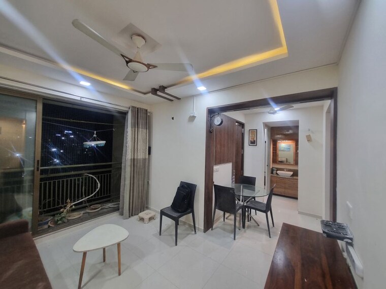 Living Room, vaishnodevi circle 1.5 Bedroom 965 Sq.Ft. Apartment In Vaishnodevi Circle Ahmedabad 10138821