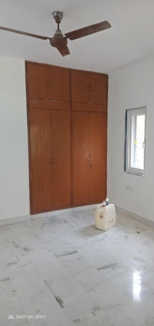 Room in 3 BHK Apartment at Vasant Kunj – for Rent