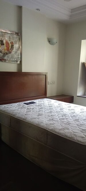 Bedroom in 2 BHK Apartment at Versova – for Rent