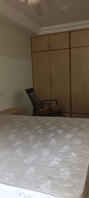 Room in 2 BHK Apartment at Versova – for Rent