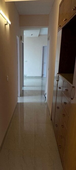 Bathroom in 3 BHK Apartment at DLF Oakwood Estate, Dlf Phase ii – for Rent