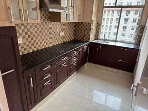 Kitchen in 3 BHK Apartment at DLF Oakwood Estate, Dlf Phase ii – for Rent