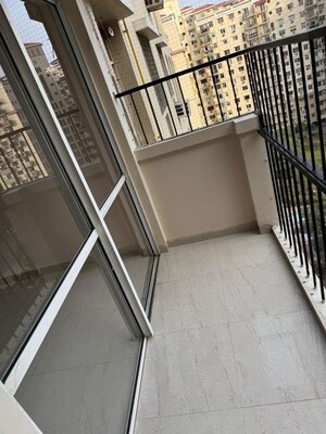 Balcony in 3 BHK Apartment at DLF Oakwood Estate, Dlf Phase ii – for Rent