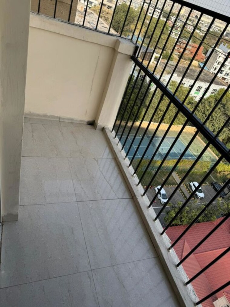 Balcony, dlf-oakwood-estate 3 Bedroom 1700 Sq.Ft. Apartment In Dlf Phase ii Gurgaon 10138885