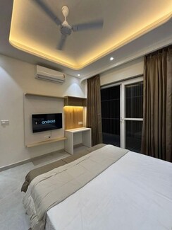 3.5 BHK + Pooja Room Apartment For Rent in DLF Oakwood Estate