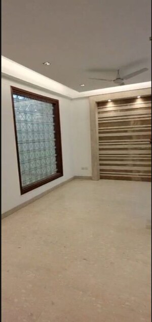 Room in 3 BHK Builder Floor at Saket – for Rent