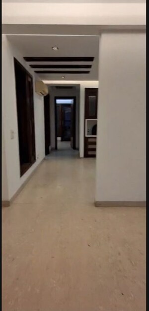 Room in 3 BHK Builder Floor at Saket – for Rent