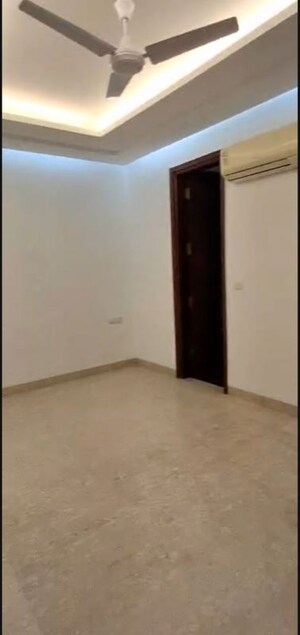 Room in 3 BHK Builder Floor at Saket – for Rent