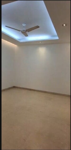 Room in 3 BHK Builder Floor at Saket – for Rent