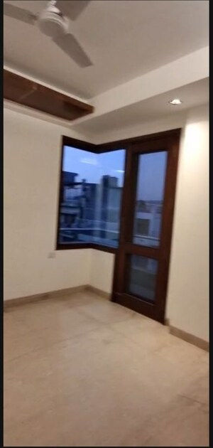Room in 3 BHK Builder Floor at Saket – for Rent
