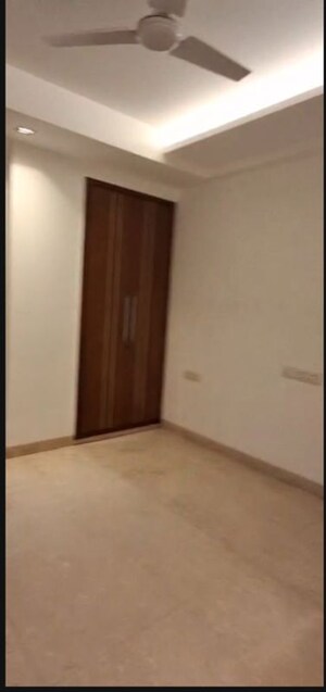 Room in 3 BHK Builder Floor at Saket – for Rent