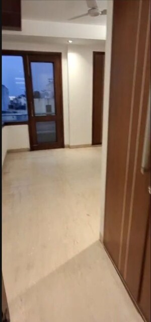 Room in 3 BHK Builder Floor at Saket – for Rent