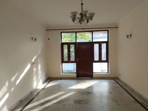 Room in 3 BHK Builder Floor at Greater Kailash – for Rent